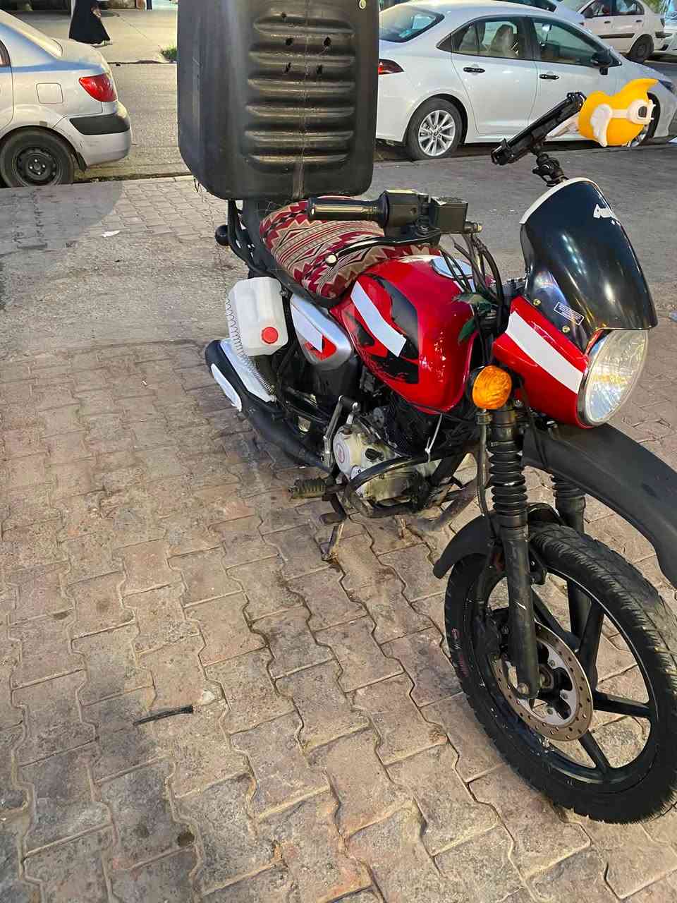 سلام عليكم بوكسر 22  نضيفه مابيه اي نقص لسعر 900وبيه مجال قليل بدون اوراق***********
