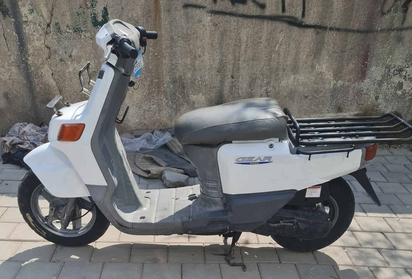 سلام عليكم دراجه بيكم فحل نضيفه محرك خير من الله ناعم اخرس كابريتر بلاديه شلعه ومعدل اوراقه كامله سلف وهندر اشاير عالي ناصي كيج بانزين شغاله كله شغال بيه استانات اثنين السعر ٤٠٠مكاني مدينه الصدر شراي يتصل ***********

