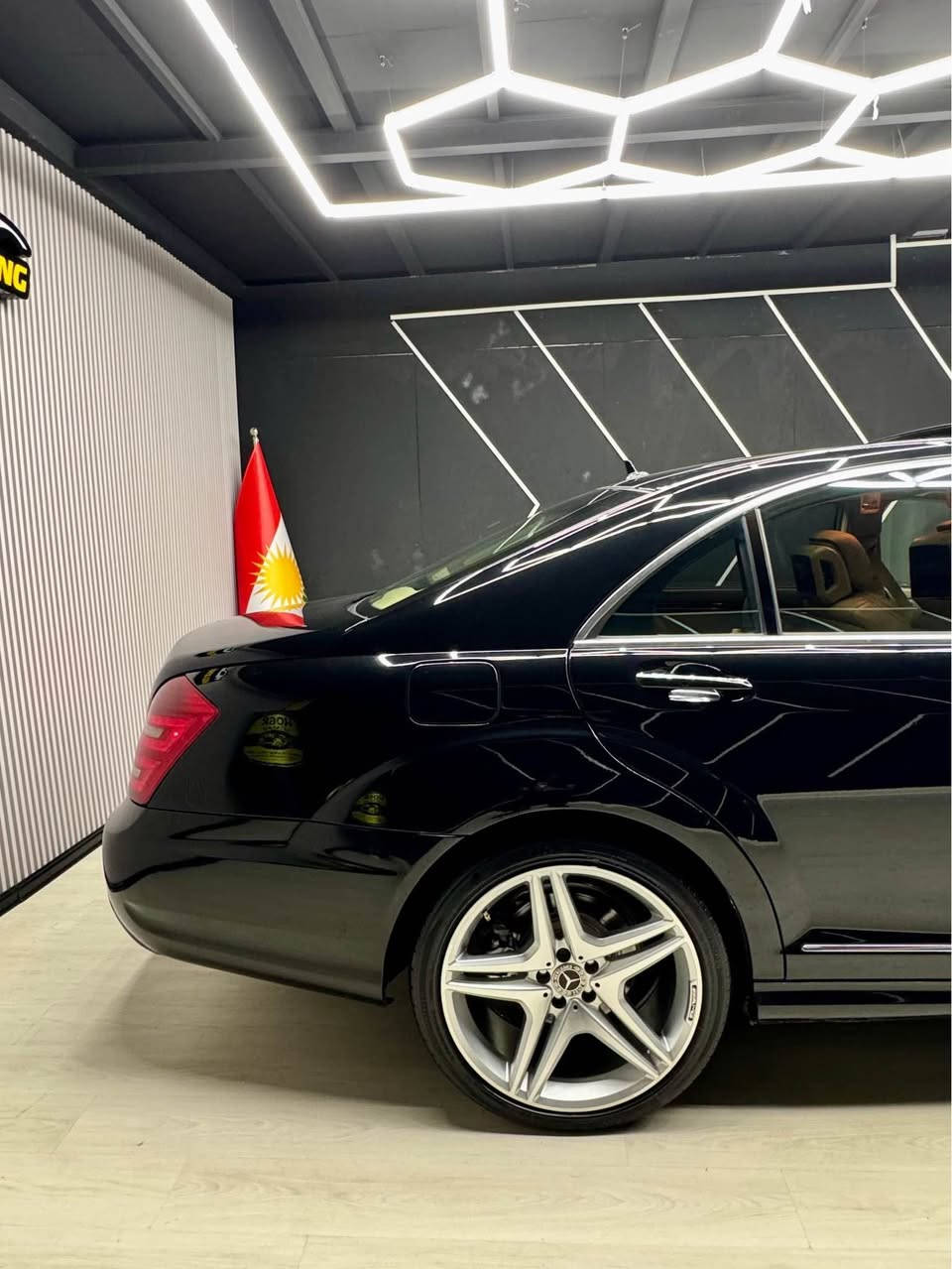 ﷽
‎‏ MERCEDEZ BENZ S500 2012 AMG
مرسيدس مؤديل 2012 S500 فول مواصفات✅
مواصفات خليجي فول مواصفات ١/١
‎بيلاد كت AMG باب طويل زمان دولي
------------------------------------------
مكان🌆: سليماني                    سعر💵: 228$
تليفون📲: *********** 
------------------------------------------
محريك S500 V8 تمانية سلندر محريك مرغوب
گير و محريك بشرط
بدون صوت و صرف و خلل كل بشرط فحص
------------------------------------------
سيارة مكفولة بدون صبوغ بشرط
{{ ببها شبر بسيط تكحيل كارت }}
سيارة جديد حيل حيلوة نضيف
------------------------------------------
مواصفات
{{ بصمة - پانوراما - داخل اصفر - رادار - ناصور ليلي - كشن DVD - خمس پردة - ثلاجة - صندوق شفت - باب شفت - ميز طعام - كاميرا - ماوس وتليفون - هزاز ستيرن - كشن جلد و مساج - اربع كوشن تتفيئة و تبريد - كشن و ستيرن خزن - ته بريد مركزي - سيدي بوكس - بريك بصمة - بغاغ ماء - مراي شفت - حصاص امامي و خلفي - ليد - بعد بيها هواي مواصفات }}✅
------------------------------------------
اربع تاير و ويل AMG حجم 20 بيلادي جديد
✅سنوية و رقم جديد سنوي بأسمي تحويل غرامة بشرط السليمانية, العراق
