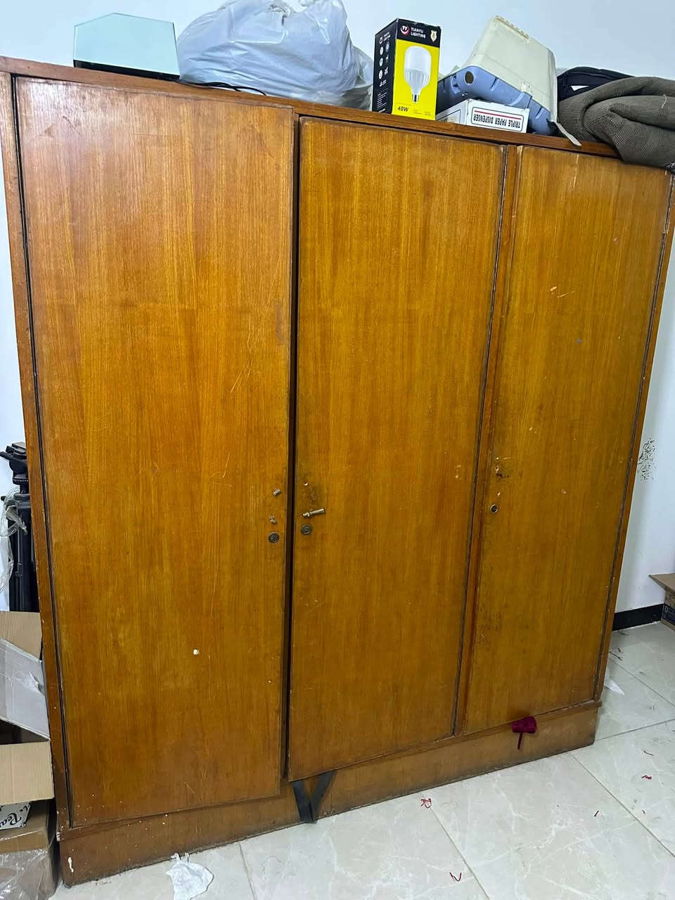كناتير مستخدمة للبيع صاج عراقي 
٥ ابواب ب90 الف 
٣ ابواب ب50  الف 
ثنينهم ب140 الف 
العنوان بغداد البياع شهداء البياع قرب سوق رضا 
السعر نهائي رجاءا للتواصل واتس اب 
***********
