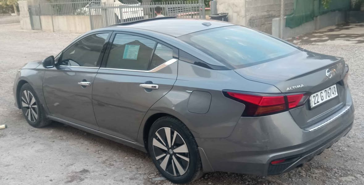 2021 Nissan Altima SL
 نيسان التيما
السعر بلاش.   125 ورقه مجال
عليها    6  أوراق غرامة  تنزل من السعر
رقم  اربيل
رقم سنوية جديد
شرط التحويل و الوكاله 

بصمة ابواب و تشغيل
تشغيل عن بعد 
فتحة سلايد 
شاشة 
كاميرا
حساسات 
رادار امامي و خلفي و جانبي
كشنات كهربائي و جلد و تدفئة
ستيرن هيتر
بروجكتر
لايت ليد و عدسة 
تحديد مسافة بين سيارة و سيارة كدامها 
تحديد مسار 
تبريد قطعتين 
ماشية   160  الف

الضرر  3   قطع صبغ بدون دواخل بدون ارباك 
السعر.   125  ورقة مجال
مكان.  السيارة.      أربيل خبات
***********           كورك واتساب
 ***********              اسيا أربيل, العراق
