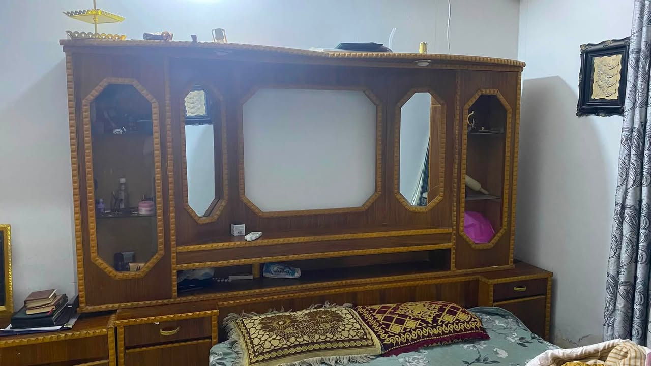 السلام عليكم غرفه مال نوم للبيع ب مليون ما عدى الجربايه 
للتواصل *********** مكان تكريت
