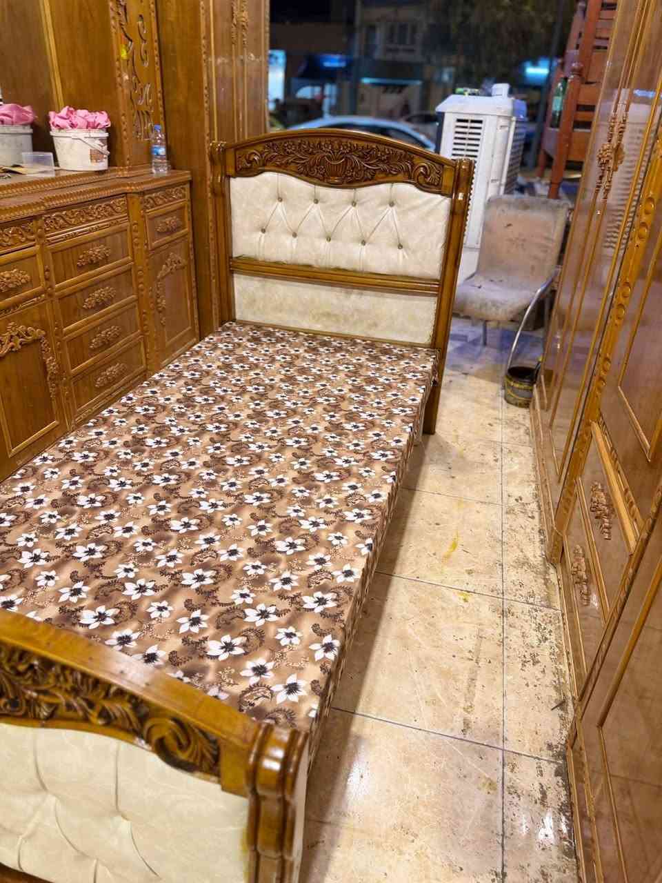 السلام عليكم
عرض خاص ومغري بس ( 100) سعر الواحد ( شغل توصي ثقيل) 
توفر لدينا من جديد تخت نفر عدد ثلاثه فول نظافه 💯💯 نقش زان 💥 فصال حديت  
للاستفسار وتساب *********** مباشر ***********🌹 
ومستعدون لشراء الغرف النوم المستعمله و الكناتير 🌷
