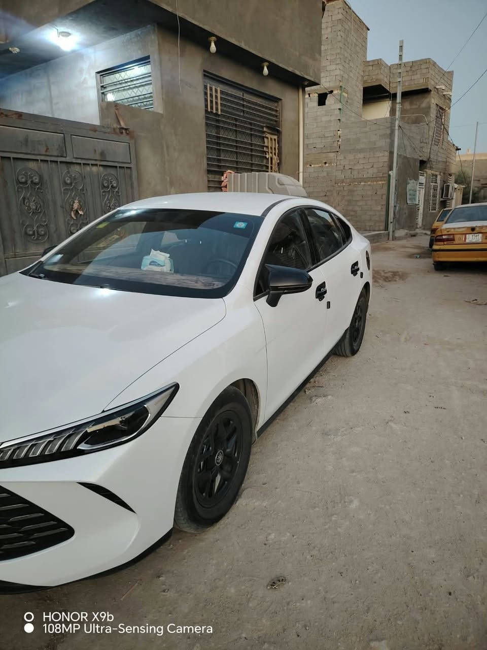 السلام عليكم بيوايدي موديل ٢٥ ماشيه ٢٦ الف سياره مكفوله وضع الشركه مواصفات معروفه كن بلاس السعر ١٨ ونص رقم بغداد مكان السياره كربلاء اتصال *********** واتساب نفس الرقم
