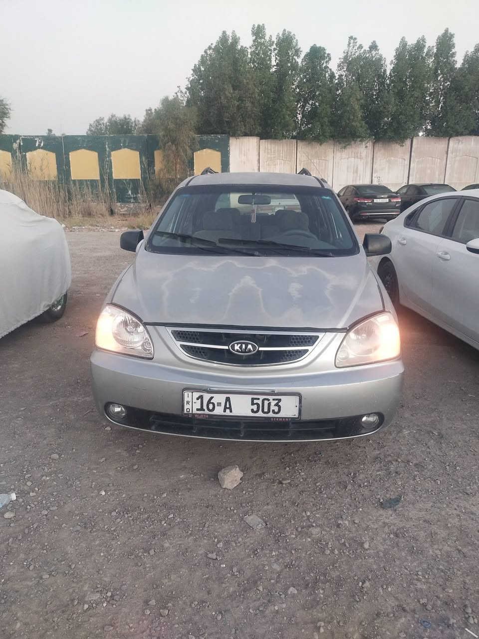 سلام عليكم للبيع كيا كارينز 
 موديل 2004 خليجي 7 راكب تبريد  سيارة جاهزة من كلشي اي نقص مابيهة تبريد مكينه كير صدر تايرات دواخل كله تمام وجيد جدا سعر 50 باسمي مكاني بغداد  رقم هاتف ***********
