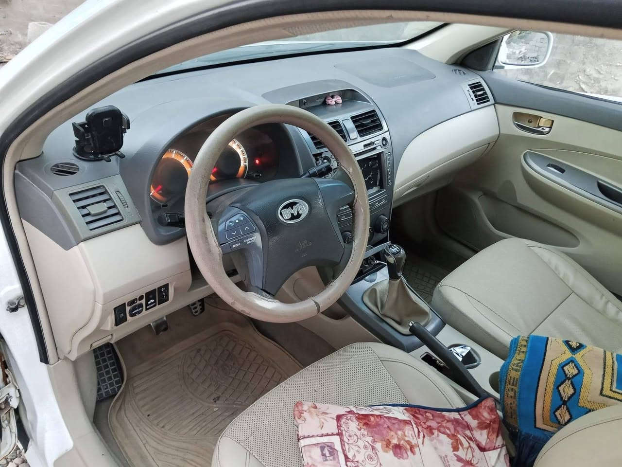 السلام عليكم ورحمة الله وبركاته
سيارة byd f3 2014 للبيع كير و محرك مكفولات لا ت بخير ولا تنقيص سيارة نظيفه رقمها سليمانية سنوية 2031 مابيه نواقص شغل وتطلع سعر ٥٠ وبيه مجال بسيط رقم *********** بغداد سويب الدوانم
