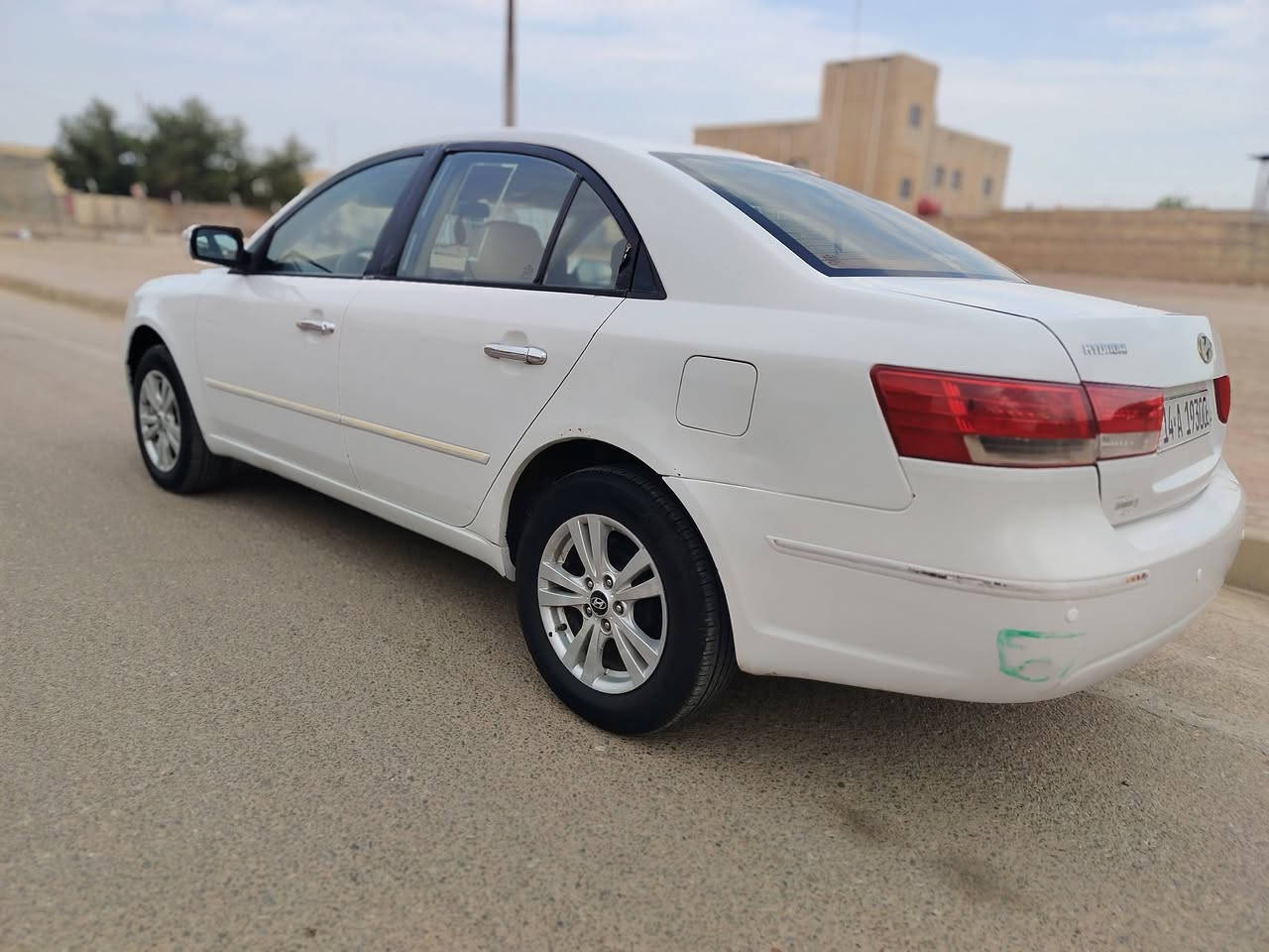 سوناتا خليجي 11رقم بصره دولي بيها رشات صبغ بدون دواخل محرك 2400دوش وكير مكفولات حداديه جديده تخم تاير تبريد ثلج  السعر 93 مجال قليل الاتصال ***********الشراي يتصل العنوان مركز العماره.
