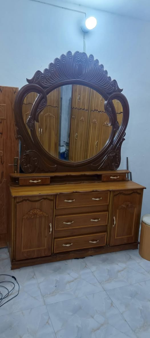 السلام عليكم 
غرفة نوم خمسه باب اخت الجديده شغل درجه اولى تسكام الحي نضيفه كلش غرفه ثكيله بعدها جديده  
الاستفسار لاتصال ***********
