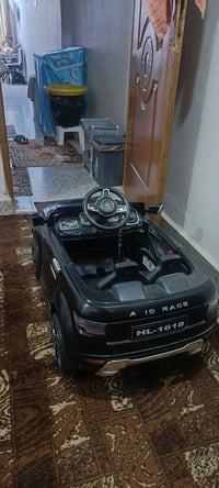 سياره اطفال للبيع سياره تشحن بس متشمي العطل مالتها بسيط كلش  وكلش نظيف...