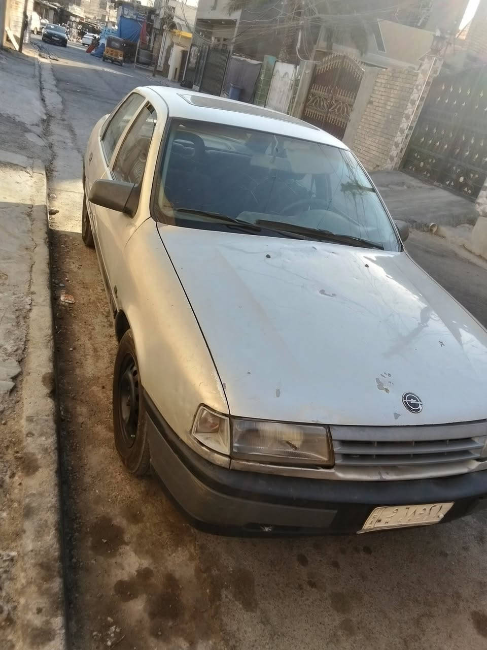 سلام عليكم للبيع سياره اوبل فكتره موديل 92 المحرك 1600 سعر 35 ورقه وبيها مجال العنوان بغداد حبيبيه بلديات استفسار على الواتساب الرقم هاتف ***********

