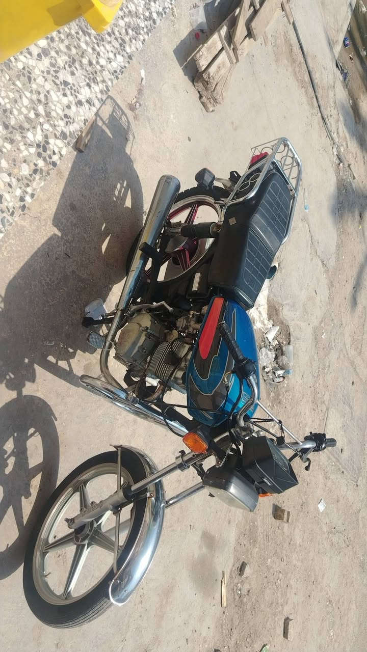 السلام عليكم دراجه ايرانيه بعدها بحاله الامتياز
سعر450 وبيها مجال للطيبين والتفاصيل كله بالفيديو رجاء مو شراي لا يظل يعامل والشراي خابر وبيه خير ويتدلل***********
مكان الدراجه بغداد حي اور
