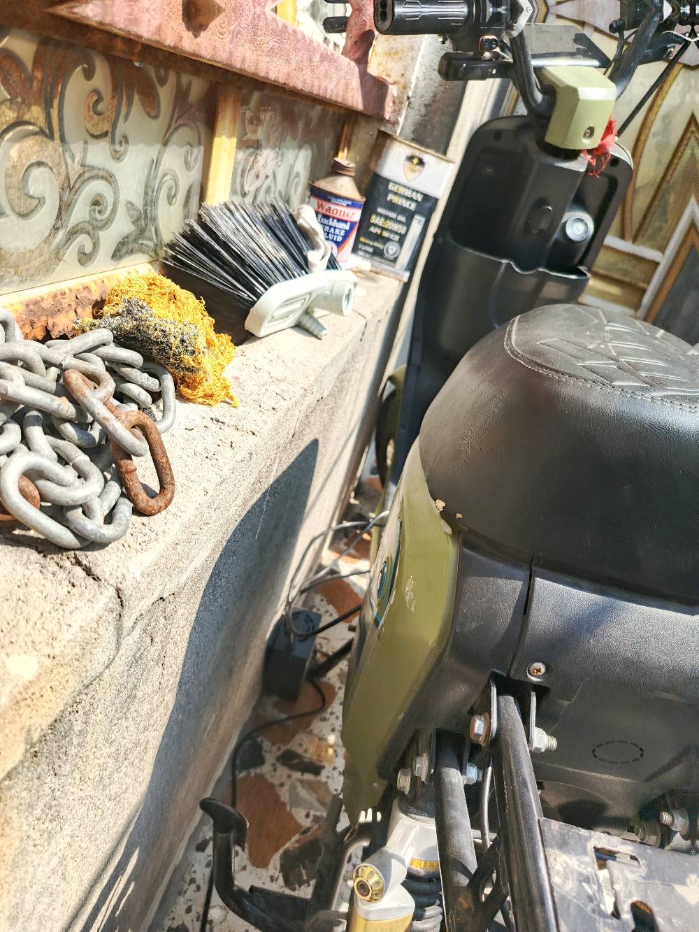 دراجه ار ٩ ولي بطاريات جديد لون زيتوني طافي كامله غراض بلاد مديل٢٠٢٤ وسعر٤٠٠بيه مجال بصيط