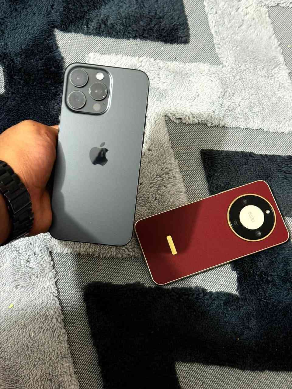 آيفون 15 برو ماكس • هونر X9d • ٢٥٦