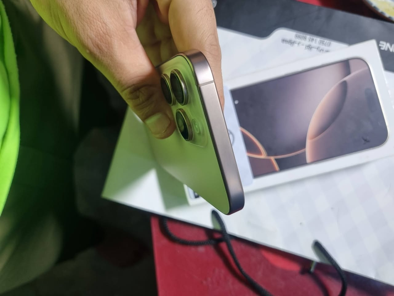 ايفون 16 برو ماكس 256 بطاريه 90 دبل سيمكرت za مستبدل ضهر اصلي وبي شامه سوده بل حافه ممئثره للبيع ب مليون وبي مجال قليل كلشي شغال بغداد الدوره ***********

