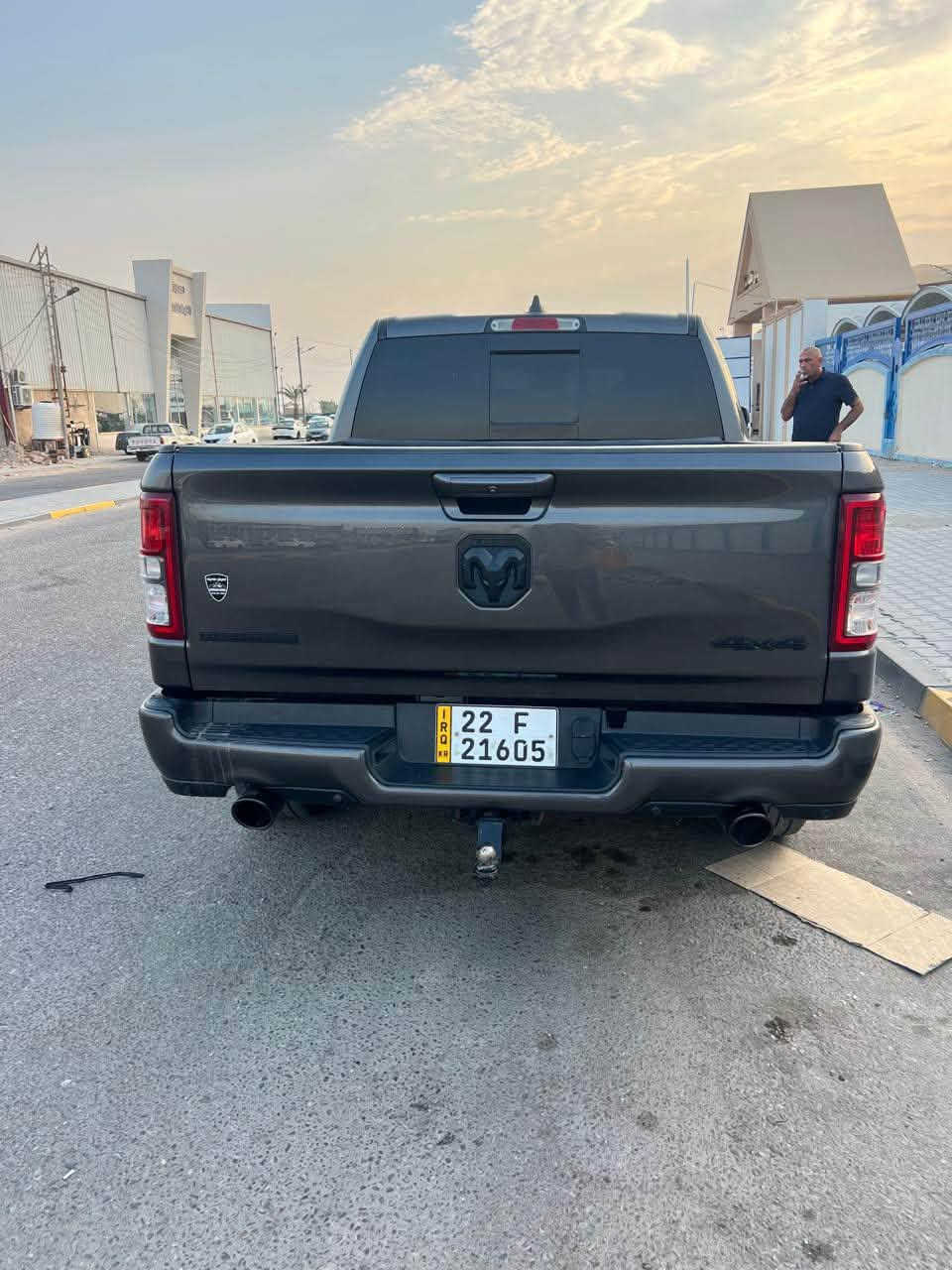 سلام عليكم رام بك هورن مديل ٢١ رقم اربيل نكليزي حادث باب السايق وباب الخلفي محرك هيمي V8  كير ماوس فول مواصفات شاشه جبيره تخم تاير مكاني العماره السعر ٢٦٠ وبيها مجالالشراي يتصل ***********
