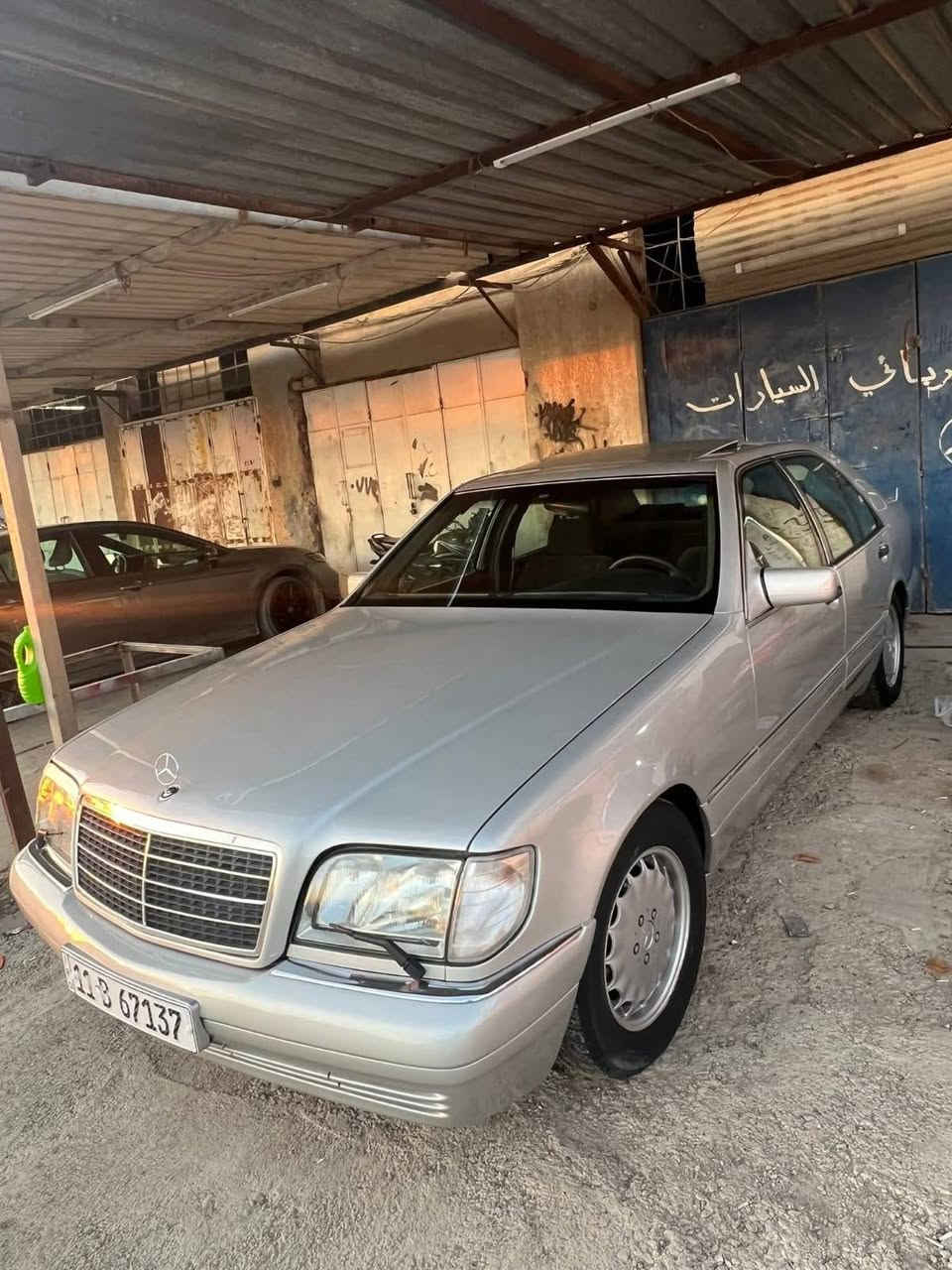 سلام عليكم
بيع ويرهم مراوس

مرسيدس W140 شبح 320 موديل 1994 اصل 
رقم بغداد دولي سنويه هزه رقم جديد تحويل مباشر 
محرك 320 خراطيم بلادي كير D4 مكفولات 
حداديه امامي خلفي تخم تاير مكفولات 
كهربائيات تبريدمنضومه جديده بس تبدل كمبريسر غرفه مخمل نيلي جديده 
دبل أريل خلفي كهربائي  عده جنطه كلها شركه 
ويل سبانه اصلي مرسدس سبير جك كلها شركه 
سلايت مرّي كهرباء سنتر لوك جام كهرباء مسجل سماعات بلادي شركه. ويل سيفونه بلادي 
بيها حادث باب السايق 
سياره جديده وجاهزه وحلى من الصور ب هواي  مكاني سامراء الأستفسار اكثر ***********
السعر120وبيها مجال
