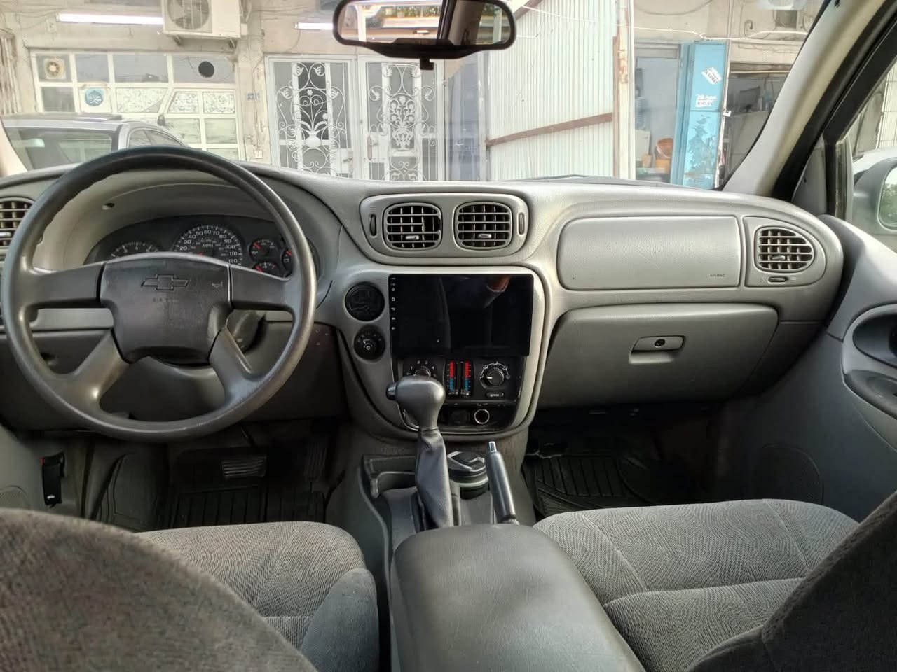 السلام عليكم
بلايزر 2005 
كيرمحرك جديد 5200 
تبريد ثلج 3 قطع 
جاهزة صدر امامي خلفي جديد 
باتري جديد فيتبم جديد 
كهربائيات وضع شركه 
السعر 85 بي مجال 
رقم بغداد جديد 
للاستفسار ‭***********‬
