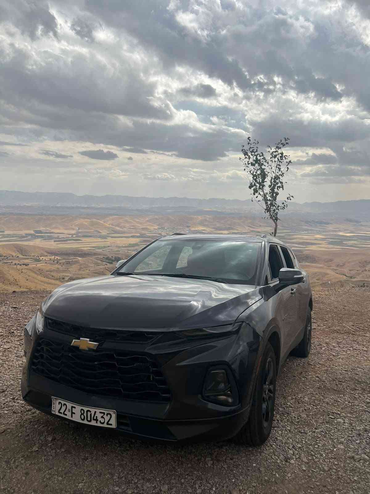 بليزر 2021 lt3 
ماشية ٥٠ الف ميل
حادث قطعتين خفيف ومرفقة الصور بالمنشور 
ايرباك ستيرن فقط 
رقم اربيل 
محرك ٦ سلندر 🚀🚀
كير ٩ نمر 
تشغيل عن بعد بصمة بيبان صندوق بصمة مغلف داخل جلد احمر تدفئة كشنات تحديد مسار نقطة عمياء دفع رباعي وسبورت 
تايرات جديد 
باتري جديد 
حدادية نظيفة 
سيارة بأسمي تحويل ثاني يوم 
تواصل واتساب 
***********
مكان بغداد / الحارثية

نص مكتوب في الصور:
- 49637283