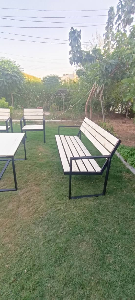 مێزو کورسی نوێ بۆ حدیقەو باخ ، پێکهاتووە لە تاقمێکی هەشت کەسی دوو کورسی تاك کەسی دوو کورسی سێ کەسی وە مێزێك بە نرخێکی گونجاو ژ.م وە وتسئاپ *********** أربيل, العراق
