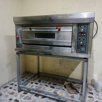 فرن بيتزا • عجانة • نضيف