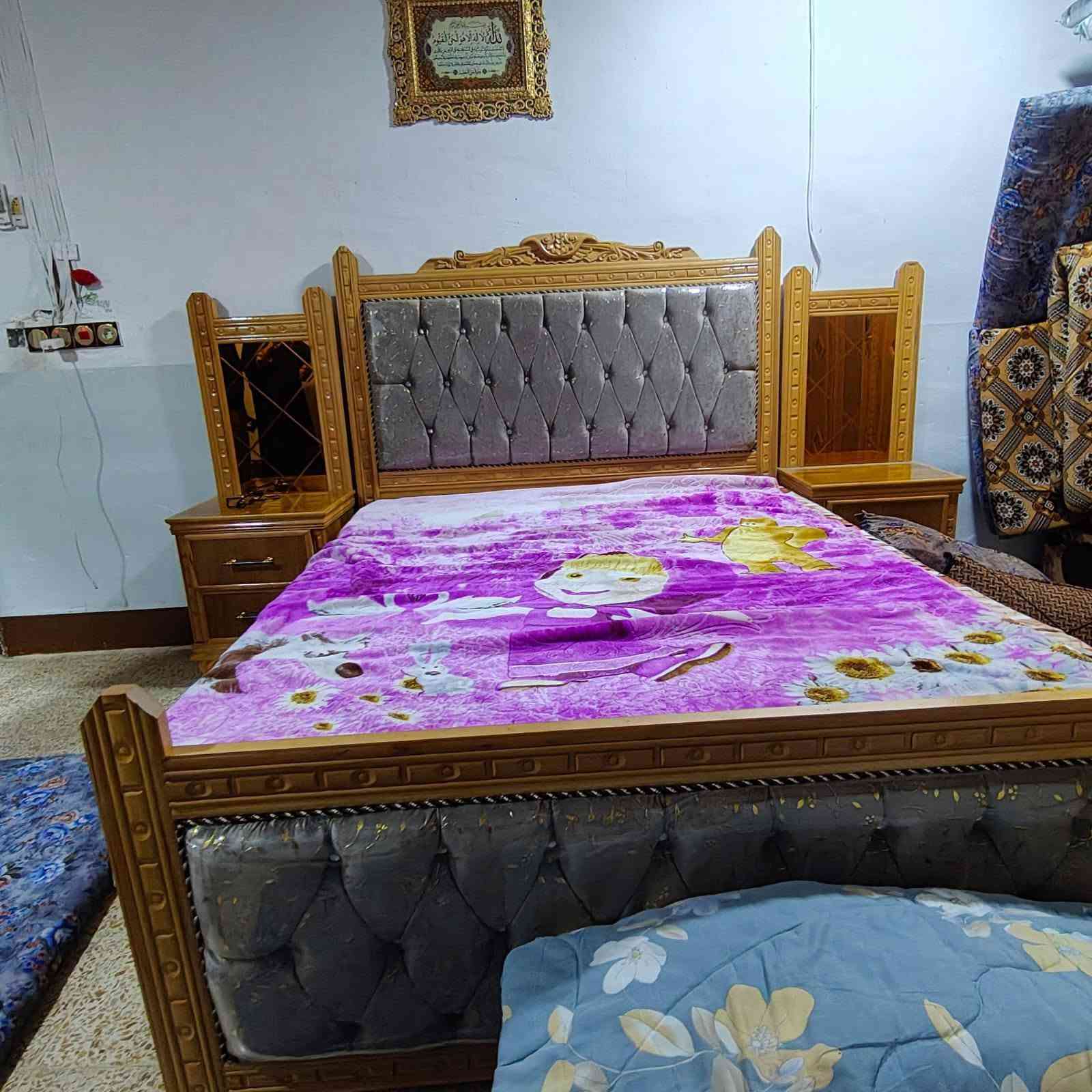 السلام عليكم   
غرفه اخشاب للبيع خشب عراقي تفصيل تركي جديده ما مستخدمه طالب عليها (مليون 600) وبيها مجال  الاتصال عل رقم ***********
