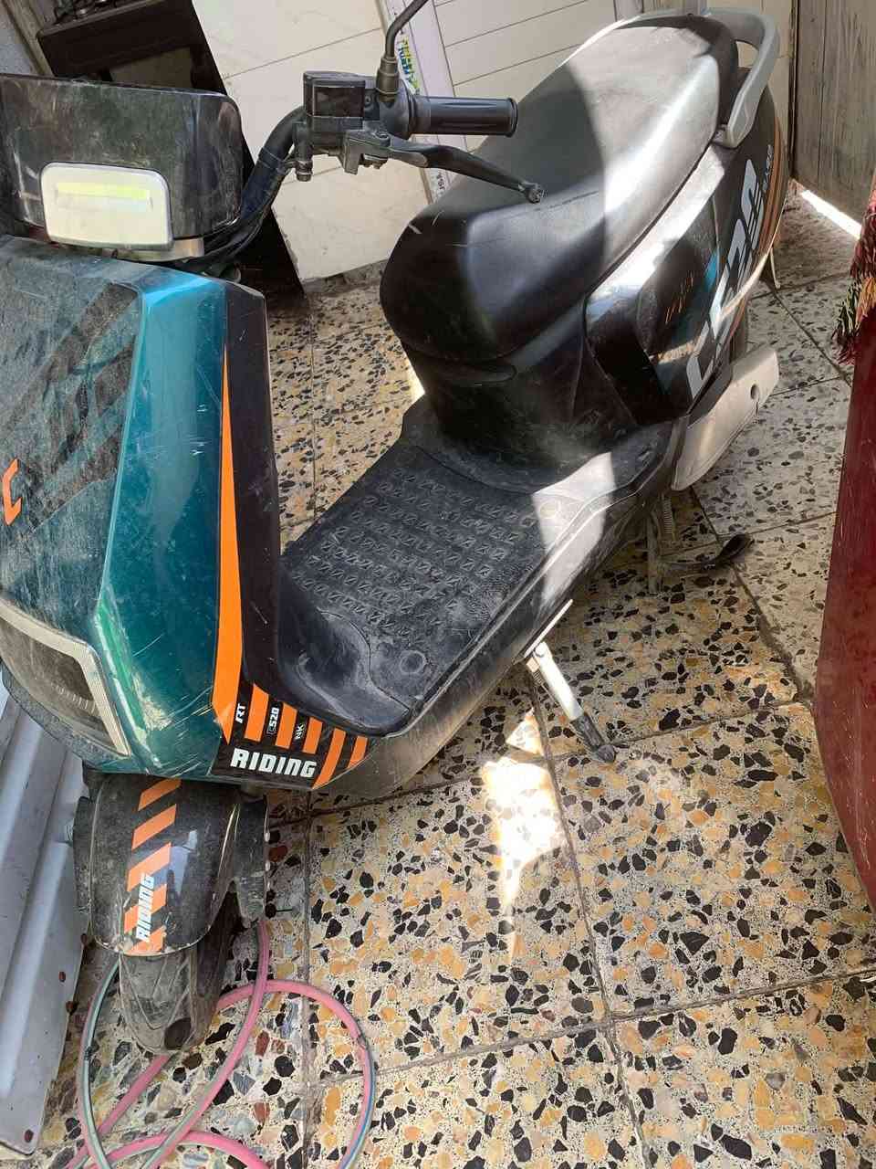 سلام عليكم. دراجه شحن كامله بس نقص بطاريات جيب بطاريات وشغل وطلع ضمان . ب ٣٥٠ . بغداد حي العامل. 
*********** واتساب
