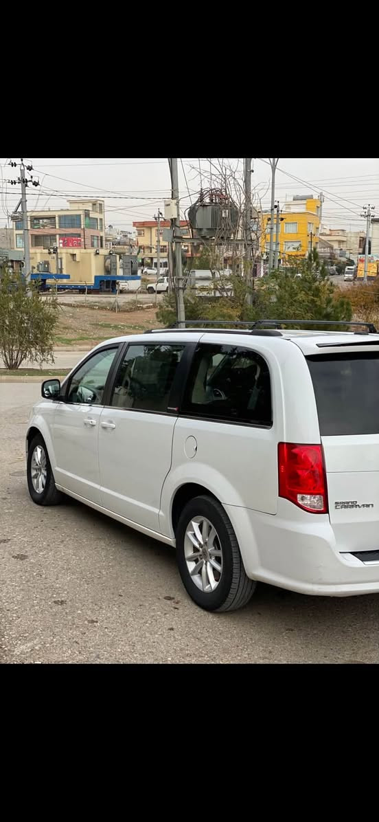 دوج كرفان موديل 2019
✅مواصفات SXT
✅بيبان كهرباء 
✅جنطة كهرباء 
✅داخل اسود +اصفر 
✅كشنات جلد 
✅تشغيل عن بعد 
✅شاشة 
✅كاميرة 
✅نضام ECO
شبر عن جاملخ خلفي صبخ فقط بدون دواخل  ايرباك بدون   
السيارة  مثل الصورة  بدون نقص و جاهز و نضيف 
سنوية جديد لوحة جديد هزة جديدة 
حدادية تخم تاير جديدة 
گير محرك شرط ما مفتوح 
للاستفسار السعر 
مكان السيارة سليمانية 
***********
