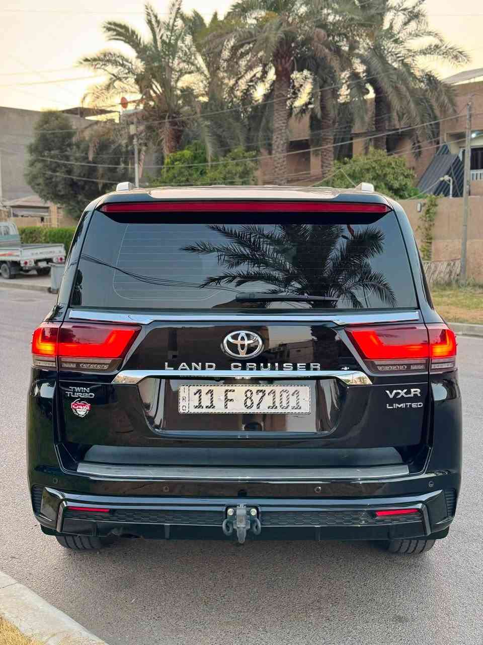 السلام عليكم للبيع لاندكروز 2024
فئه VXR معروفه مواصفاته 
بيبان شفط 
وداته شو 
وسقف كنتاره 
ورادار تحديد مسار 
وقياده ذاتيه 
ونقطه عمياء 
وباقي المواصفات المعروفه مال لاندكروز 
مكينه 3500 تون توربو 
كفاله عامه من كلشي حته الشخط والرصعه 
مغلفه PPF 
ماشيه ٣٣ الف 
العنوان بغداد 
السعر 825 وبيها مجال بسيط للطبيبن 
للاستفسار ***********
