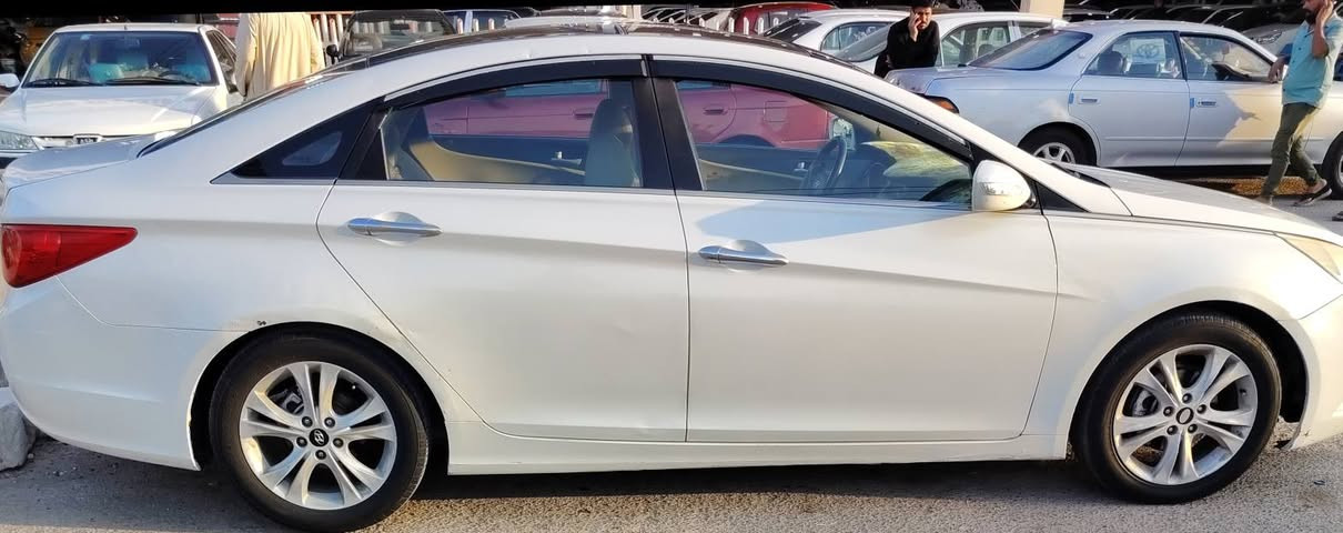 سلام عليكم سوناتا 2011 خليجي رقم اربيل بسمي محرك دوش 2400 مكفوله من ضربه وصبغ بس بيه بارد قليل كيرومكينه مكفولة سعر 110 وبيه مجال رقم تصال واتساب***********

