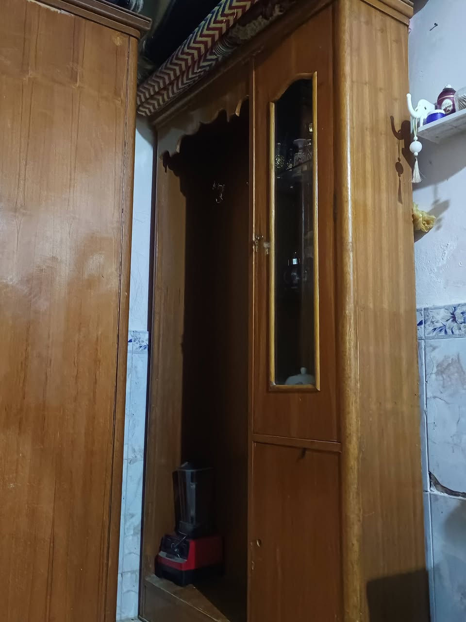 يا الله السلام عليكم غرفة أخشاب تسگام صاج أربعة بيبان العنوان نجف حي العسكري سعر ٩٠٠ 
***********
