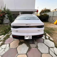 سيل ٥ • ٢٩ الف • أبيض