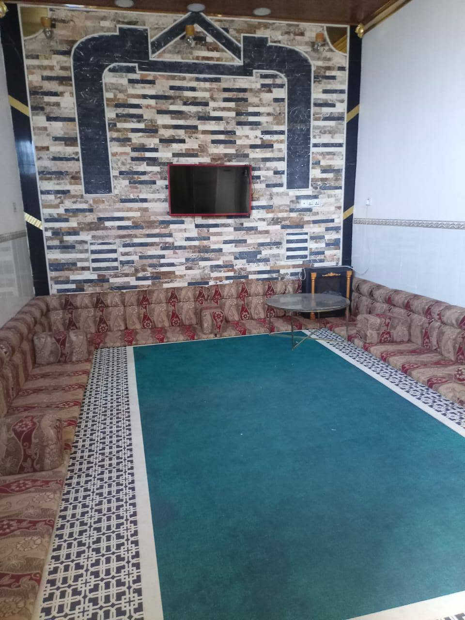بيت بحي الزهور / الهنديه للبيع
مساحه //200 متر بالمنطقع العاليه 
يفتح على حديقه

البيت طابقين مسلح  بناء عام 2019

الطابق الاول //
غرفتين نوم + صاله + مطبخ + استقبال
صحيات داخليه وخارجيه 
 
الطابق الثاني//
اربع غرف  نوم + صاله + صحيات 
 
للاستفسار اكثر الاتصال بالرقم //
                          ***********

او مراجعة مكتب الضامن للعقارات
بحي الصدر مجاور صيدلية ركن العلاج
