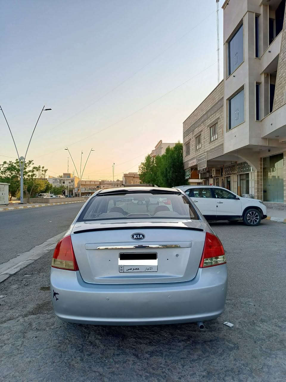 للبيع كيا سيراتو موديل 2008
بيها قطعتين صبغ + الهلالات فقط 
 
محرك بدون تنقيص وتبخير نظيف جداً 
الگير كذلك 
السيارة جداً نظيفة وعلى البلاد وماشية 200 الف حقيقي
كهربائيات كلها شغالة
التبريد شغال ثلج ❄ 
محركها 1600
سعرها 68 - (٦٨) وبيها مجال بسيط جداً 
مكانها الانبار قضاء هيت 📍 
أتصال ع الرقم ***********
