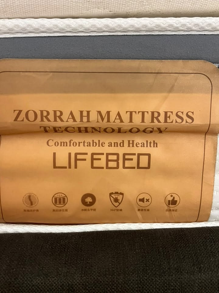 🛌 للبيع: سرير (دوشك) طبي ملكي بمواصفات عالمية وبحالة ممتازة
دوشك من العلامة التجارية الشهيرة ZORRAH MATTRESS بتقنية LIFEBED المعروفة بجودتها العالية
أبرز مواصفات وميزات الدوشك:
القياس الملكي: 190 سم × 200 سم (مريح جداً وواسع).
الارتفاع (السُمك): 30 سم لتوفير أقصى درجات الراحة والارتفاع المثالي.
دعم طبي متكامل: مصمم خصيصاً لحماية ودعم العمود الفقري وفقرات الظهر أثناء النوم
مرونة ومتانة عالية: مرونة ممتازة تتحمل الأوزان وتحافظ على شكلها وقوامها
بيئة صحية ونظيفة: مضاد لعث الفراش والحشرات بنسبة 360 درجة، ومصنوع من مواد صديقة للبيئة وخالية من المواد الضارة.
خاصية كتم الصوت (أداء صامت): يمنع الاهتزاز والضوضاء تماماً عند الحركة لتستمتع بنوم هادئ وبدون إزعاج

السعر :325 ألف دينار عراقي (قابل للتفاوض البسيط للجادين).
📍 الموقع: [بغداد /حي القاهرة ]
📞 للتواصل والاستفسار: يرجى المراسلة على الخاص (الدايركت) أو الاتصال على الرقم: [***********]

ملاحظة: الدوشك نظيف وبحالة ممتازة
