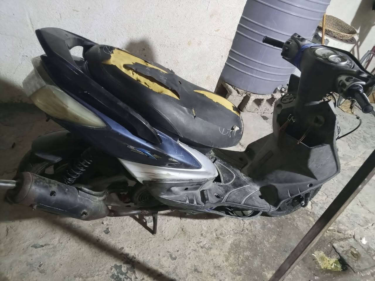 سلام عليكم سكنس فحل معلكه ولفات ابيع طافيه بيهه سلف رياضي كزوز رياضي قطره دهن رياضي كهربائيات هورن بك لايت شغالات  بس الباتري طايح كلجات بلاد عينه شغاله بس الفيشه تشكل سعرها  150 
***********
