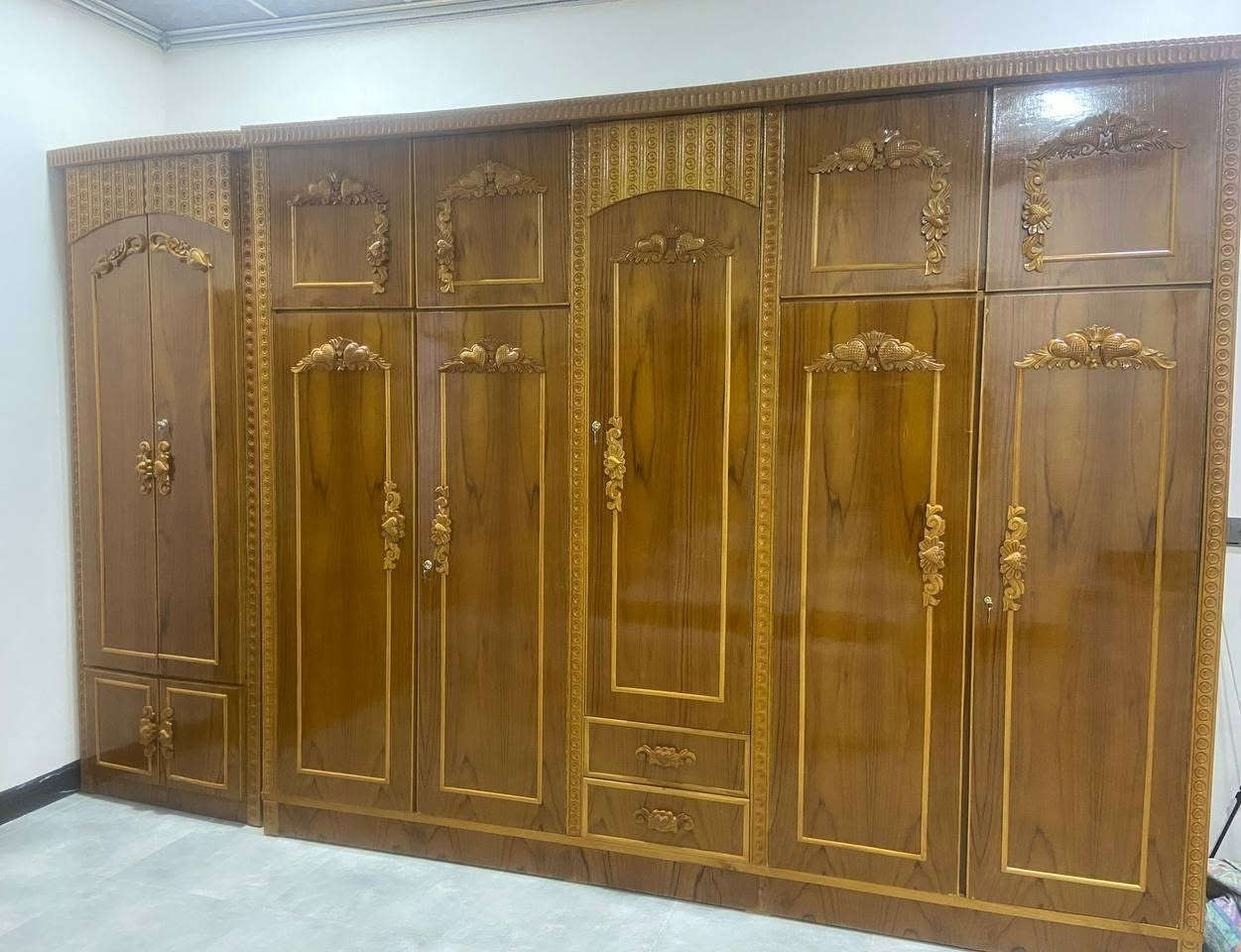 السلام عليكم 
غرفة نوم للبيع 5 ابواب ملحق خشب ثقيل نظيفة كلش بعدها بلمعتها  استعمال اقل من سنة 
السعر 800
 مكان حي السماح
***********
