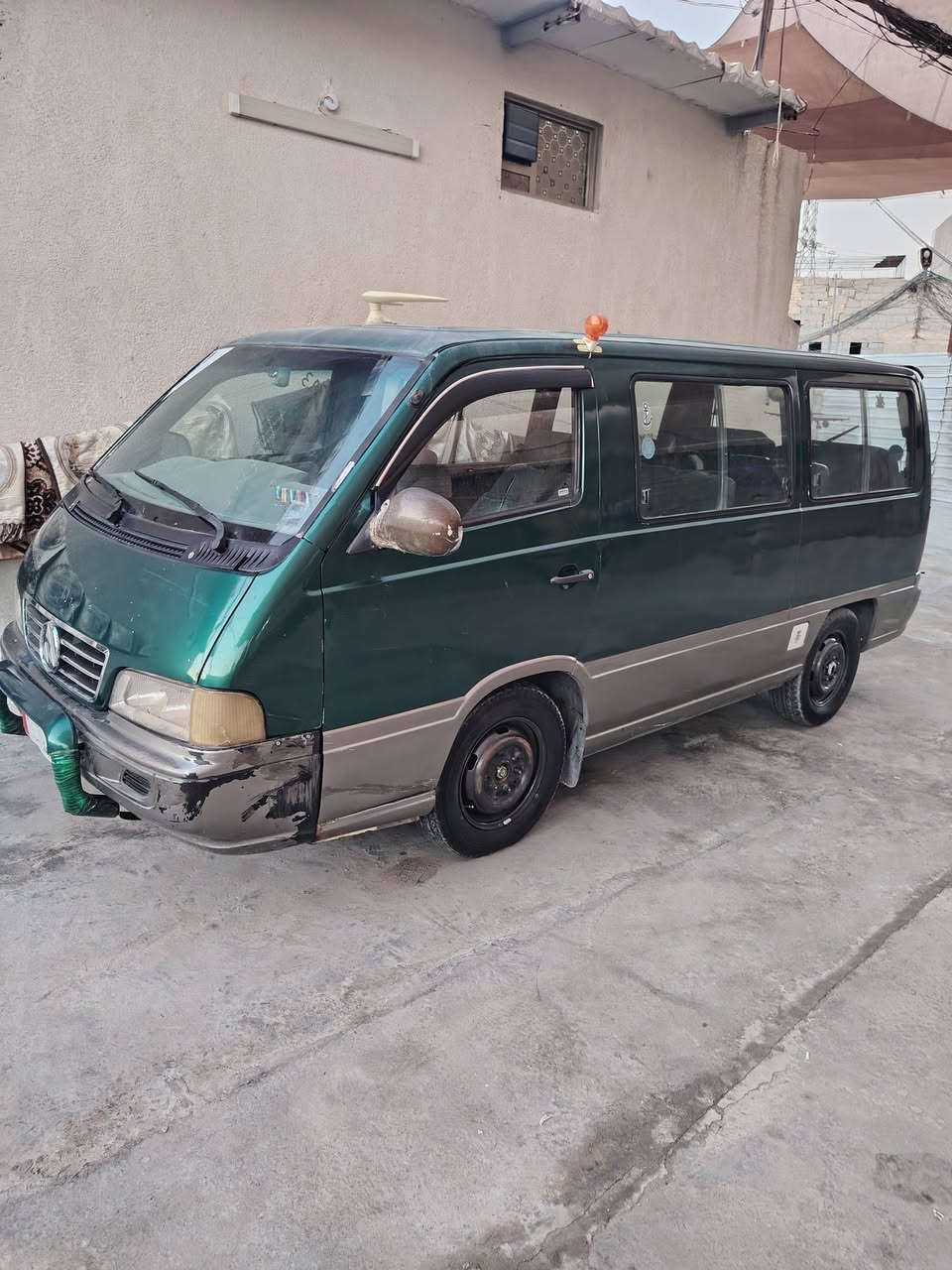 سياره للبيع موديل 97 جاهزه من كل شيء سعر 65 وبيها مجال ***********
