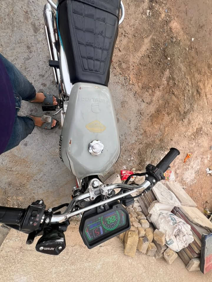 تايكر 25سكنر دراجه نضيفه مثل مااضح بالصوره  سعر 600بيها مجال مكاني بابل شارع 80جهة النجف 
‭***********‬
