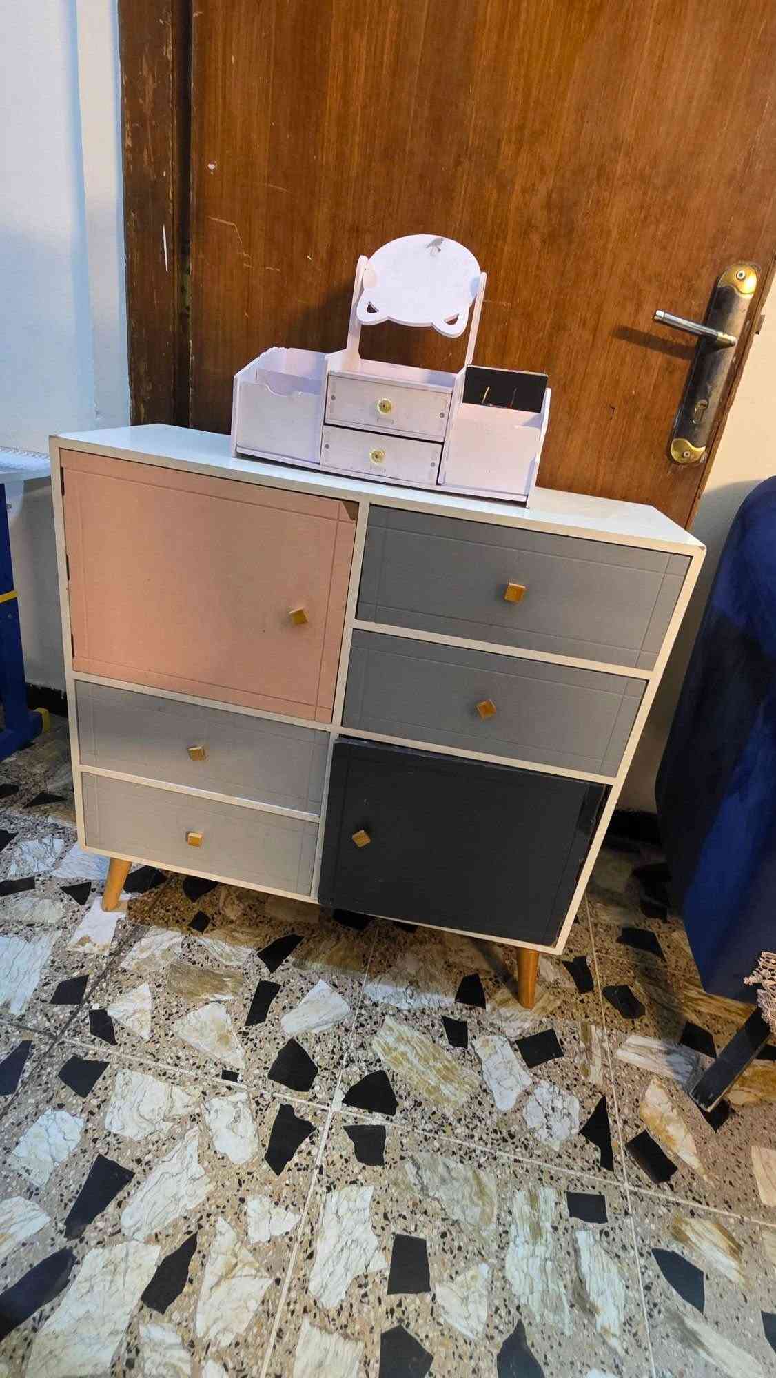 كراسي • ديكور • بدون تفاصيل