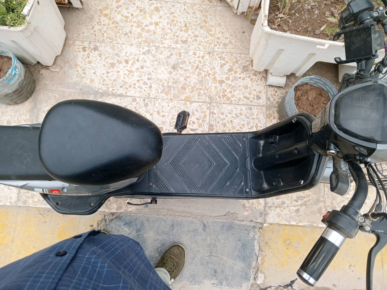 بايسكل كهربائي • حجم ١٤ • نظيفه
