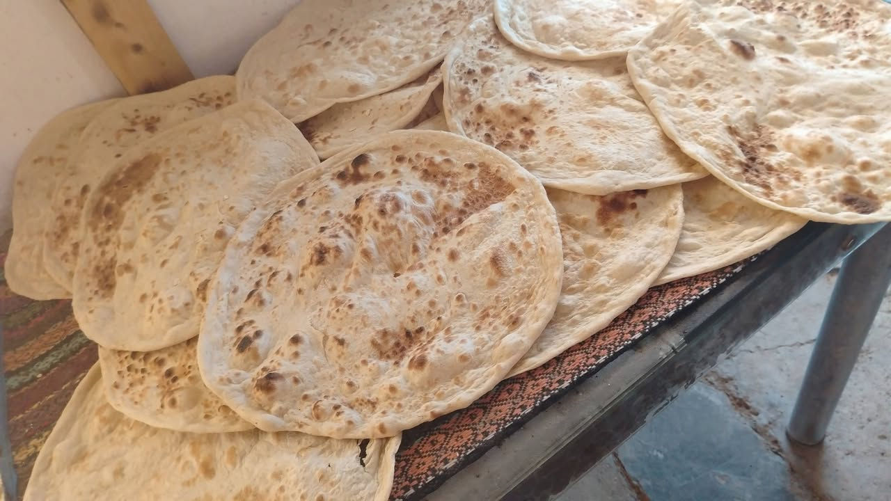 متوفر خبز حار عل غدا مكان بيجي بشارع المصرف مقابيل معمل المي يم مدرسه الفضيله للحجز والاستفسار عل خاص يوجد توصيل داخل بيجي حسب منطقه رقم الجوال *********** اهلا وسهلا بكم

