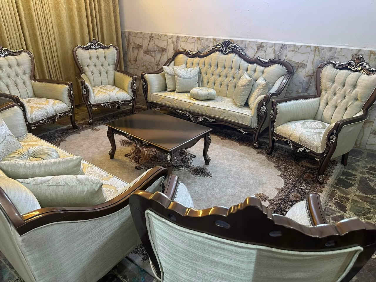 تخم زان اصلي تركي عشر مقاعد مع وسطيه جديد غير مستخدم السعر مليون و٣٠٠ قفل علماسعر الشراء مليونين وربع مكانه المنصور ***********
