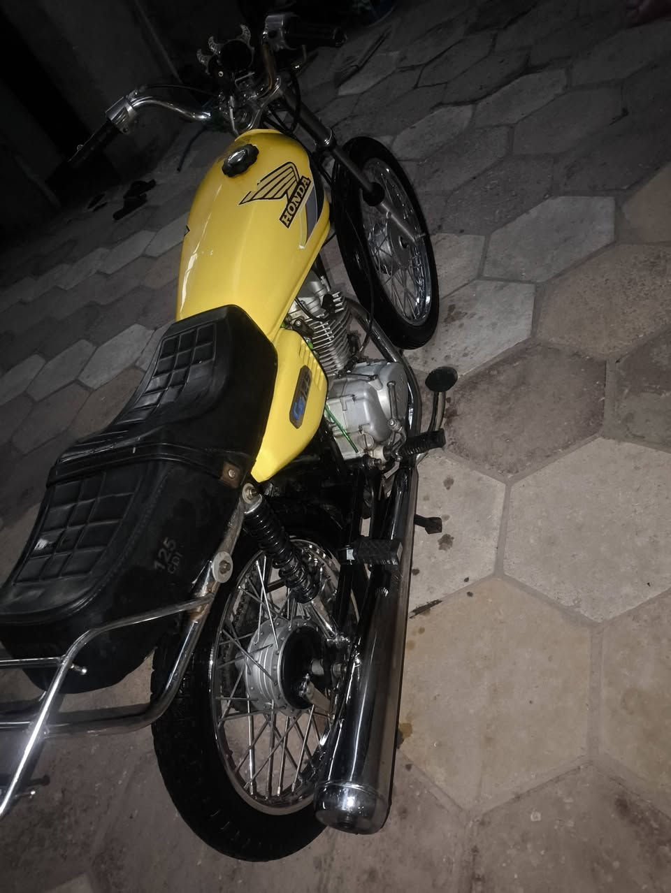 دراجه اربعه كير للبيع دراجه نضيفه
ماعوزه شي تعميره جديده اوراق سكنر
السعر 350بيها مجال المكان النجف عباسيه 
الرقم***********
