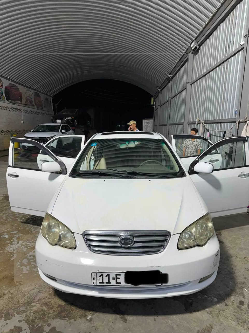السلام عليكم ، BYD F3 2013 

رقم بغداد(11)الدولي سنويتها لل2029 

محرك 1600 لانسر ((ياباني)) والكير عادي 5 نمر ايضا لانسر ((ياباني)) 

المحرك والكير بلاد وليس تحوير ⚠️ 

السياره عليها ادامه كامله من بلكات نوزلات فيت بم حتى (منضومه التبريد جديده)

السياره بيها جراد خفيف وموضح بلصور والهلاهات مصبوغات اثر خياسات 

السياره استخدام شخصي ومال بيت موديتني ومرجعتني ونعمه من الله 

السعر: 57 وبيها مجال بسيط للطيبين 

العنوان: بغداد الدورة 

محمد العبيدي : ***********
