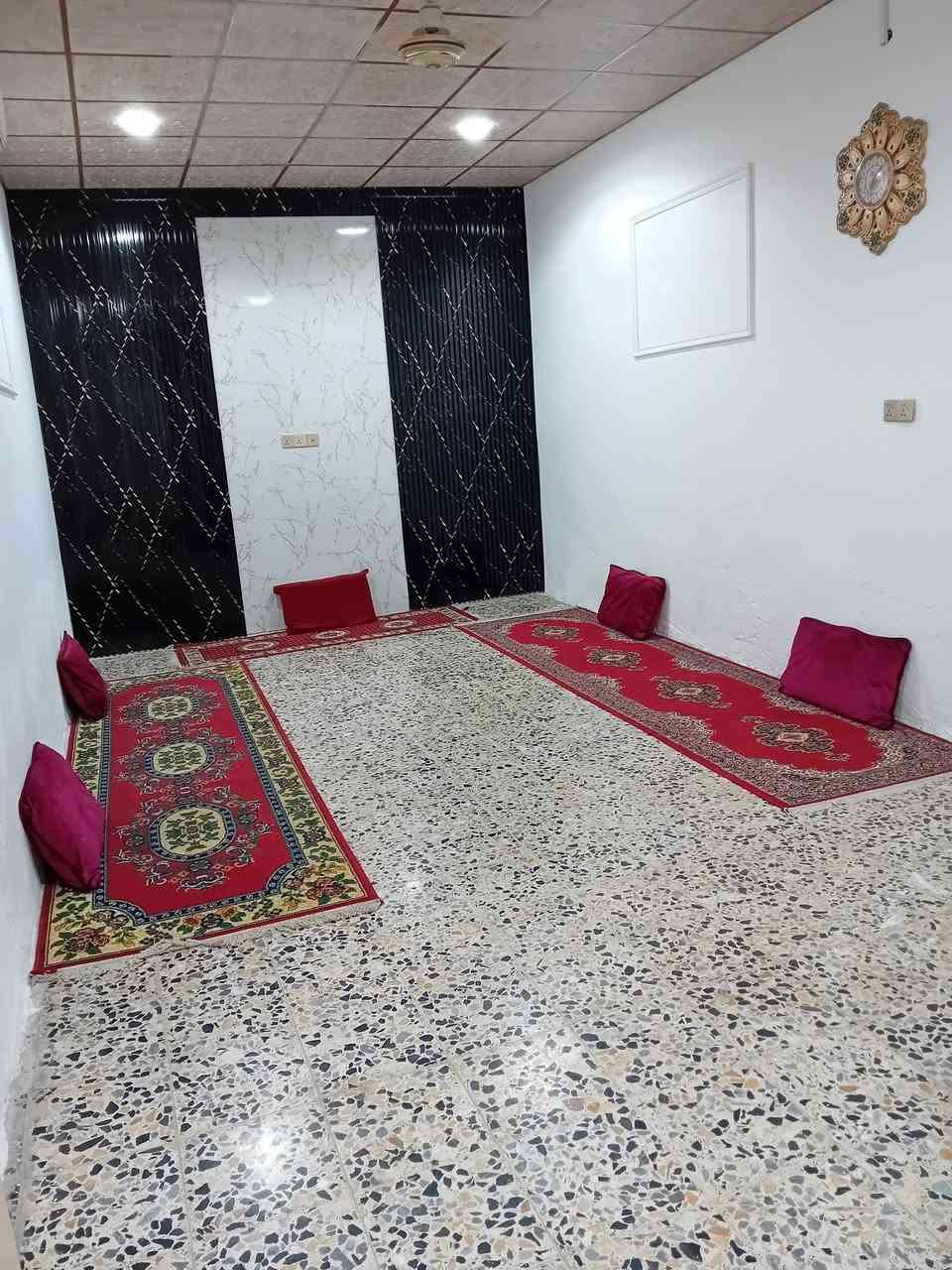 بيت 200 متر طابو زراعي يحتوي ع ثلاث غرف  واستقبال وصاله  السعر 40  وبي مجال لشراي عنوان البيت شارع المطار القديم  رقم الهاتف ***********
