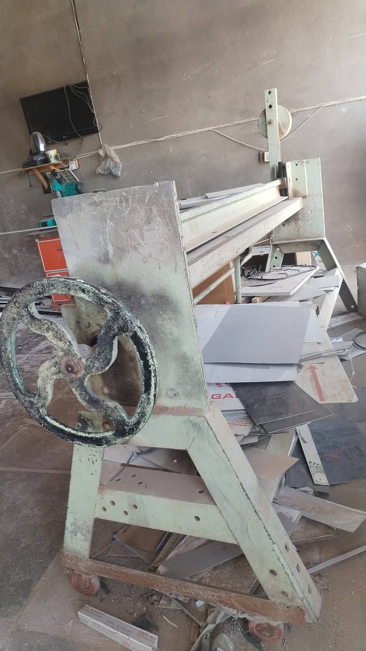 السلام عليكم معمل pvc لبيع نظيف جدا رقم الهاتف ***********

