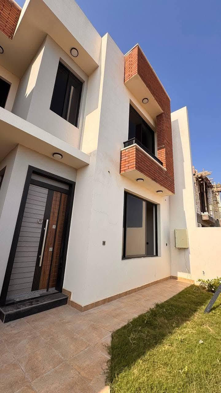 السلام عليكم
للبيع 🏡: وحدة سكنية في مجمع الرياحين السكني، نموذج A، بأربع غرف نوم . تقع على شارع 12 خلف الماركت استلام مباشر  وبسعر مناسب . للمزيد من التفاصيل الرجاء التواصل خاص أو على الأرقام: *********** 📞، *********** 📞. فرصة لا تعوض! ✨ #مجمع_الرياحين #عقارات #للبيع
