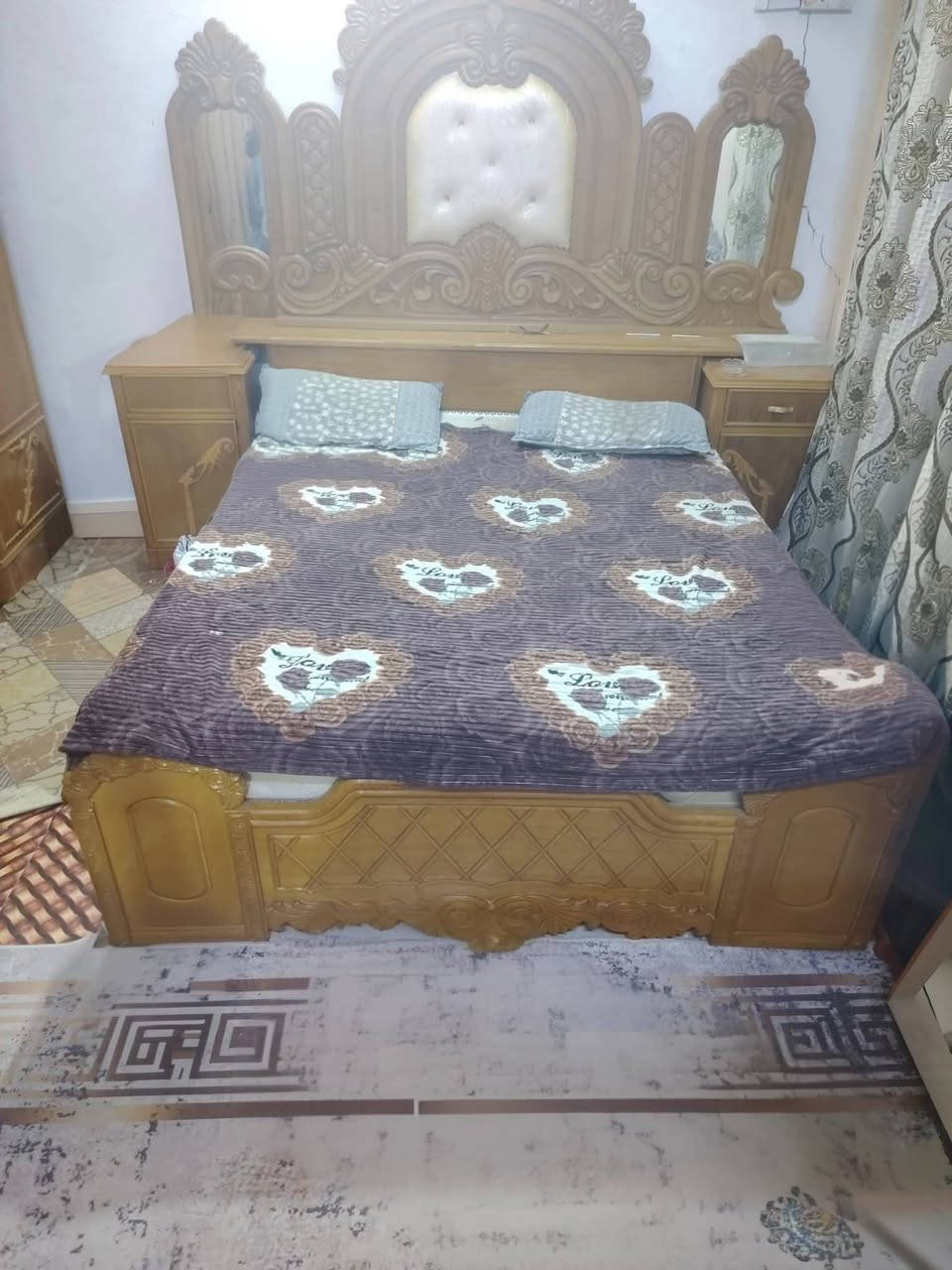 السلام عليكم بيت للبيع مع قطعة المساحة الكلية 305متر يحتوي على غرفه ومطبخ وصاله وصحيات ومنور نوع العقار وقف سني اصولي العنوان ابي الخصيب حمدان قرب جامع البرديه السعر 45 وبي مجال /***********
