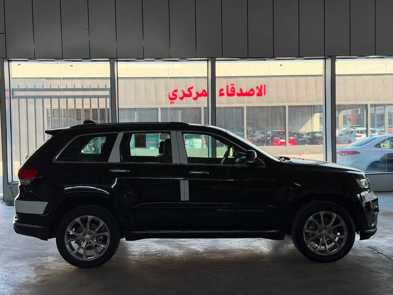 للبيع جيب سوميت خليجي موديل 2021
السياره مكفوله من الصبغ كير مكينه كفاله
عداد السياره 71.000 الف كيلو 
المواصفات : بصمه  بانوراما تشغيل عن بعد كشنات كهربائي شاشات خلفيه السياره فول مواصفات 
كشنات جلد بلون قرميدي 
مكان السياره بغداد معارض البياع معرض اسطنبول المركزي
للتواصل واتس ار اتصال 
***********
***********
