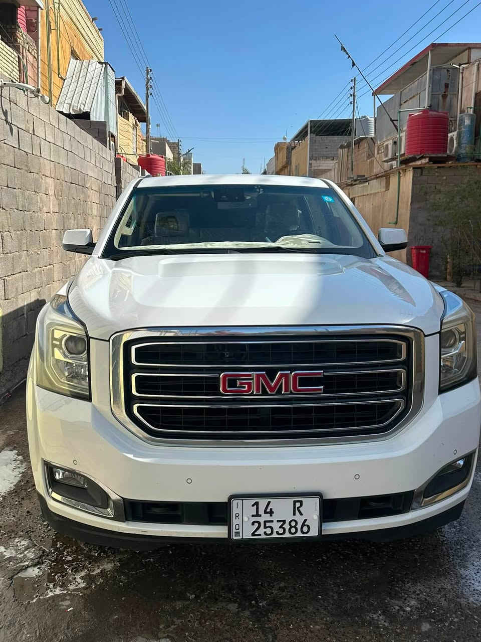 سلام عليكم 
يوكن.  GMC.   خليجي
كامله كلش      
ماشي.  160.        
***********
سعر 340 وبيها مجال

